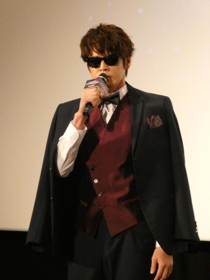 　トークする宮野真守