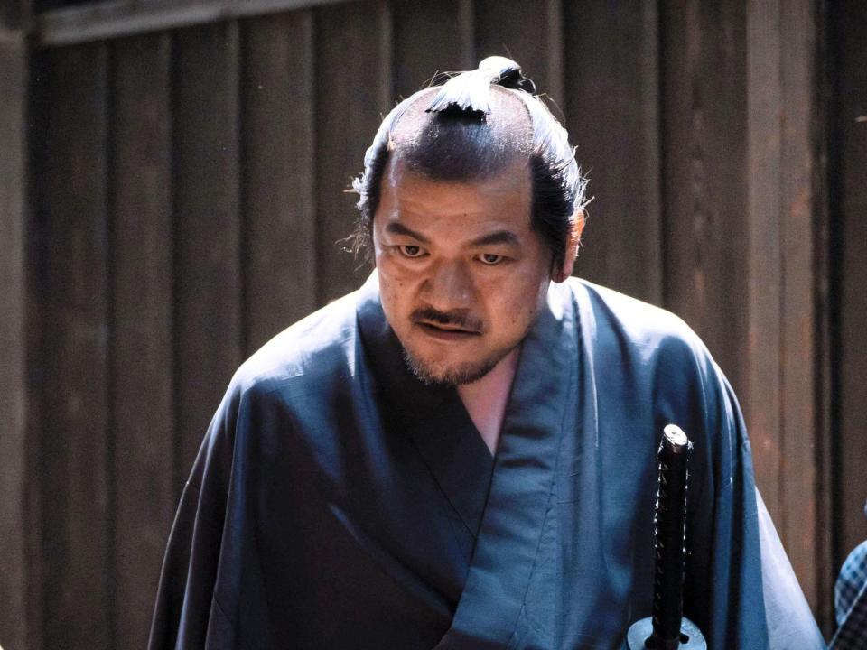 鋭い眼光で味のある佇まいの貧乏侍役・竹内まなぶ。大河ドラマ「べらぼう～蔦重栄華乃夢噺～」より。