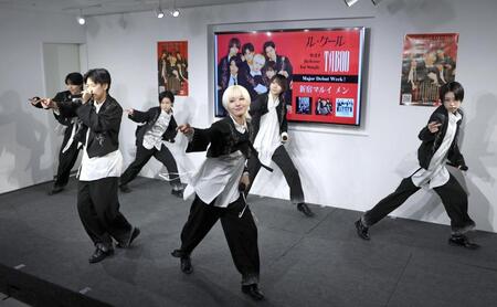 　ファンの前で「ＴＡＢＯＯ」を披露するル・クール（撮影・吉澤敬太）