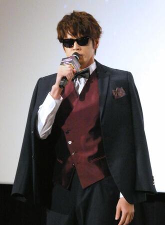 　トークする宮野真守