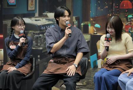 　トークする（左から）影山優佳、水上恒司、山田杏奈（撮影・吉澤敬太）