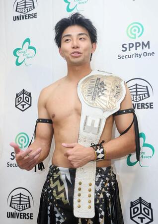 　取材に応じる武知海青（撮影・石井剣太郎）