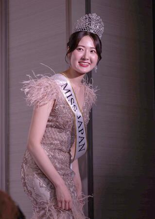 　引き揚げる仲道真理子さん（撮影・佐々木彰尚）