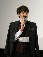 　トークする宮野真守