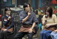 　トークする（左から）影山優佳、水上恒司、山田杏奈（撮影・吉澤敬太）