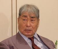 　思い出を語る毒蝮三太夫（撮影・佐々木彰尚）