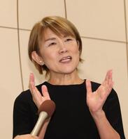 　思い出を語る山田邦子（撮影・佐々木彰尚）