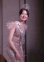 　引き揚げる仲道真理子さん（撮影・佐々木彰尚）