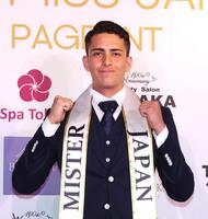 　Ｍｒ．ＪＡＰＡＮに輝いたエレメンティマルチェッロ侃さん（撮影・佐々木彰尚）