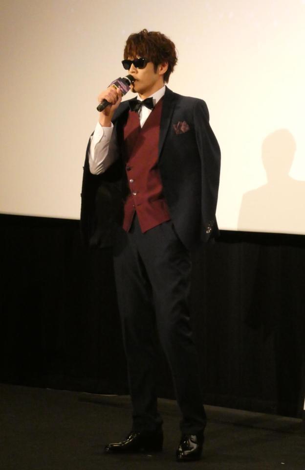 　トークする宮野真守