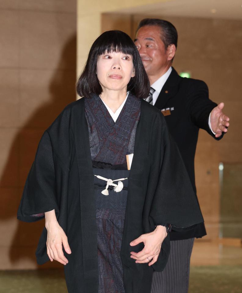 　偲ぶ会に出席した水田わさび（撮影・佐々木彰尚）