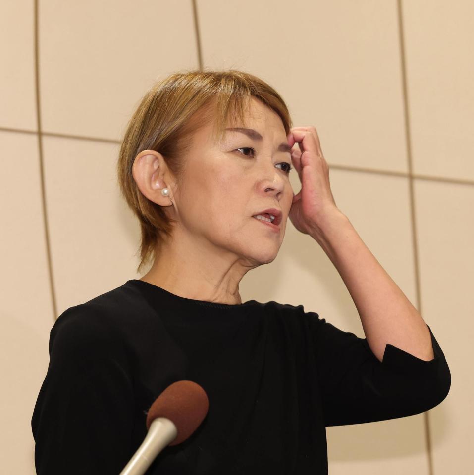 　思い出を語る山田邦子（撮影・佐々木彰尚）