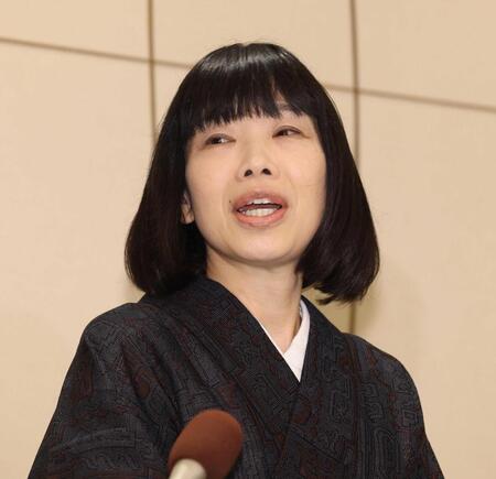 　思い出を語る水田わさび