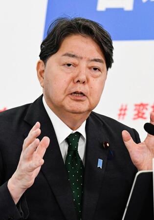 　自民党総裁選の政策討論会で発言する林官房長官