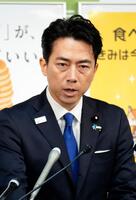 　閣議後、記者会見する小泉農相