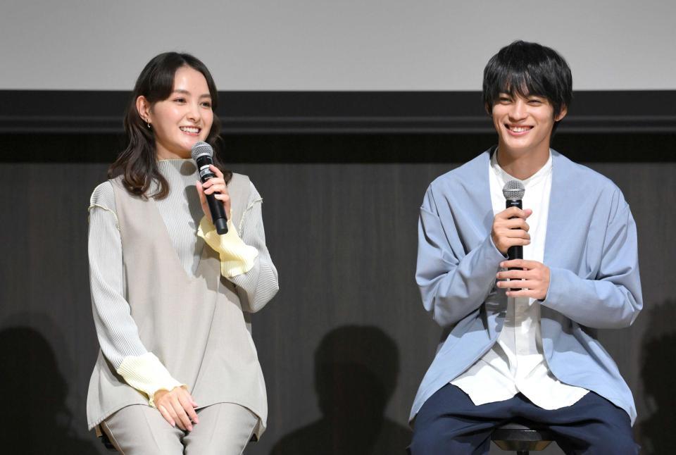 　お互いの印象を語る葵わかな（左）と神尾楓珠