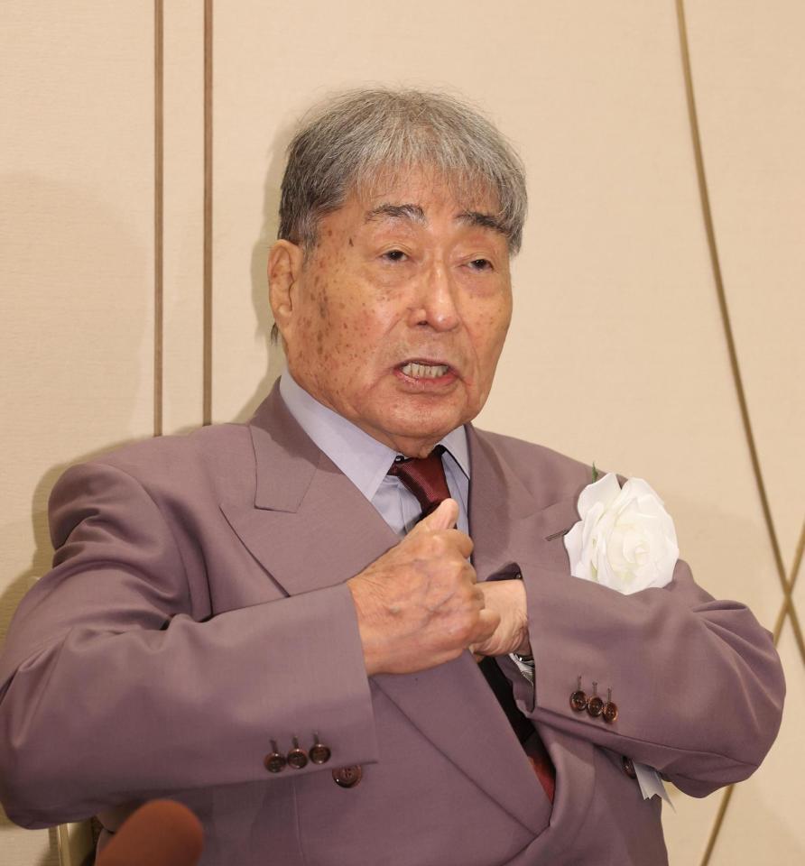 　思い出を語る毒蝮三太夫（撮影・佐々木彰尚）