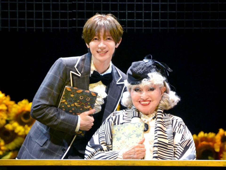 　朗読劇「ハロルドとモード」で共演する七五三掛龍也（左）と黒柳徹子