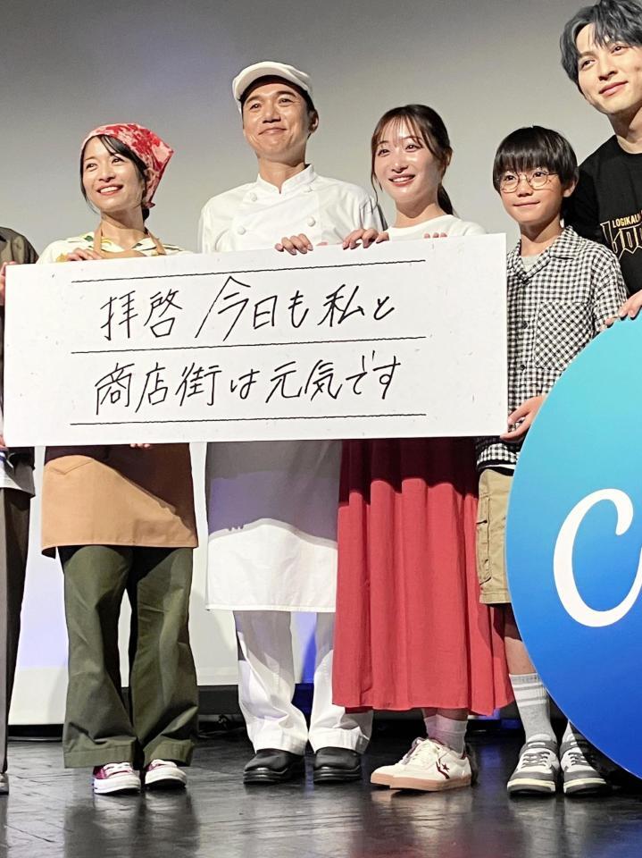 　会見に出席した石川翔鈴（左から３人目）