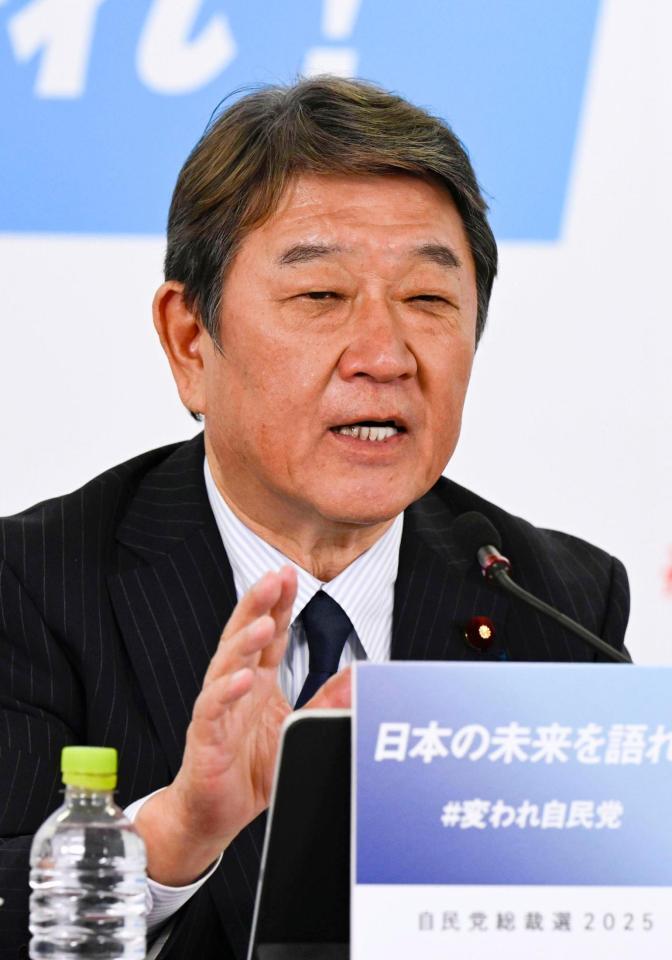 　自民党総裁選の政策討論会で発言する茂木前幹事長