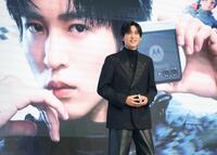 　微笑むＳｎｏｗ　Ｍａｎの目黒蓮（撮影・西岡正）