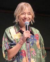 　笑顔を見せる山口智子