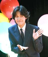 　ほほ笑む佐野晶哉（撮影・園田高夫）