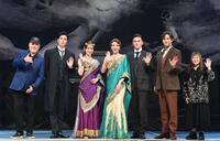 　勢ぞろいした（左から）フランク・ワイルドホーン氏、廣瀬友祐、愛希れいか、柚希礼音、加藤和樹、甲斐翔真、石丸さち子氏（撮影・園田高夫）