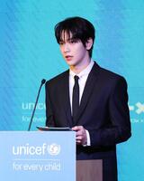 　ユニセフ韓国委員会の公式Ｘ＠ｕｎｉｃｅｆｋｏｒｅａより　米ユニセフ本部で行われた協定調印式で代表スピーチをしたＴＸＴのスビン