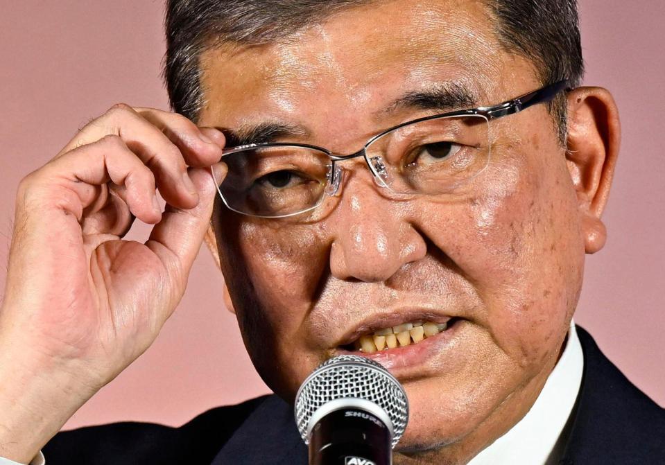 　「日本メガネベストドレッサー賞」の政界部門に選ばれ、表彰式でスピーチする石破首相