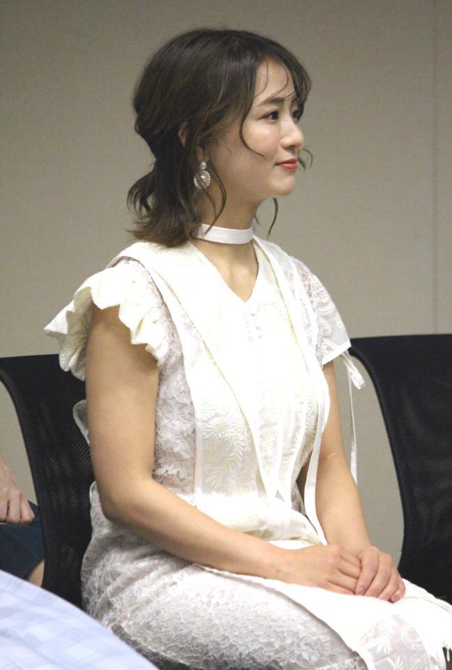　記者会見に出席した平嶋夏海