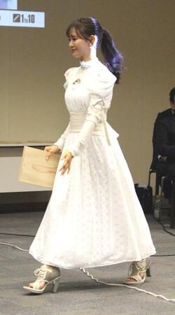 　記者会見に出席した兒玉遥