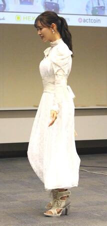 　記者会見に出席した兒玉遥