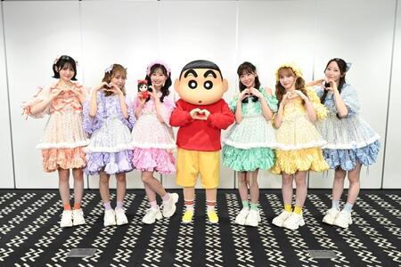 　ポーズを決める（左上から）ＦＲＵＩＴＳ　ＺＩＰＰＥＲの鎮西寿々歌、仲川瑠夏、松本かれん、しんちゃん、櫻井優衣、早瀬ノエル、真中まな　©臼井儀人／双葉社・シンエイ・テレビ朝日・ＡＤＫ、©ＡＳＯＢＩＳＹＳＴＥＭ　Ｃｏ．，Ｌｔｄ．