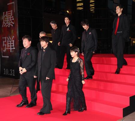 　登場した山田裕貴（中央）、伊藤沙莉（右）ら（撮影・吉澤敬太）