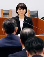 　市議全員との会合に臨む前橋市の小川晶市長