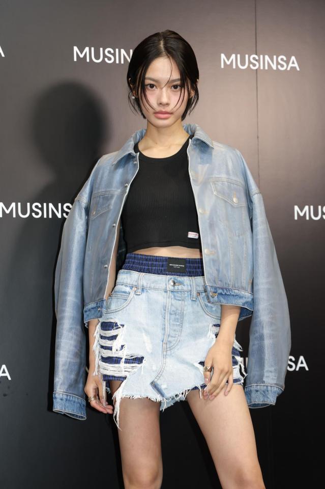 　ポップアップストアに登場した安斉星来（撮影・西岡正）