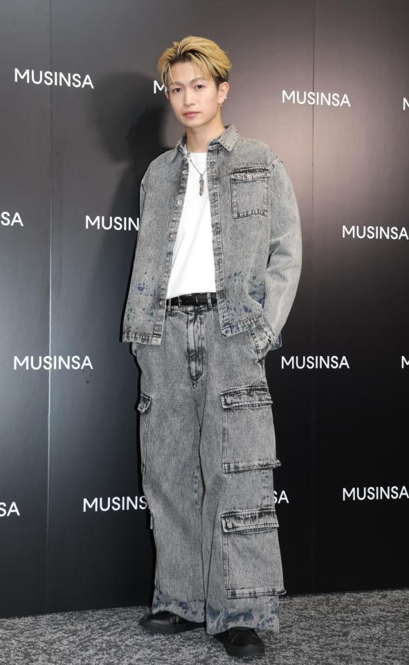 　ポップアップストアに登場した綱啓永（撮影・西岡正）