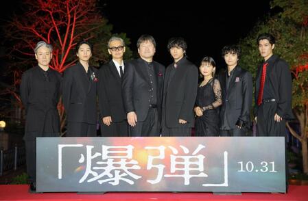 　登壇した（左から）永井聡監督、坂東龍汰、渡部篤郎、佐藤二朗、山田裕貴、伊藤沙莉、染谷将太、寛一郎（撮影・吉澤敬太）