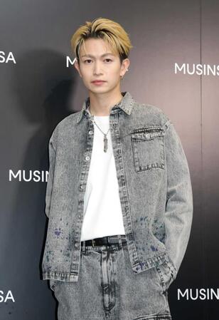 　ポップアップストアに登場した綱啓永（撮影・西岡正）