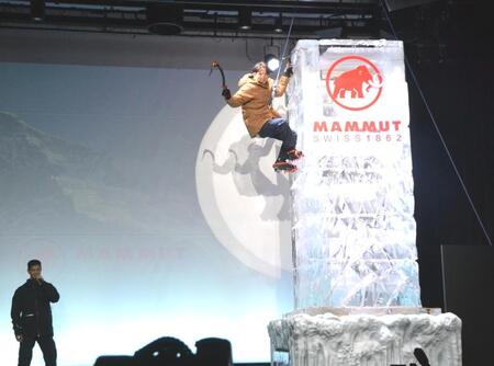 　「マムート秋冬コレクション発表会　～マムート・イノベーション～」で氷壁に挑戦した岡田准一