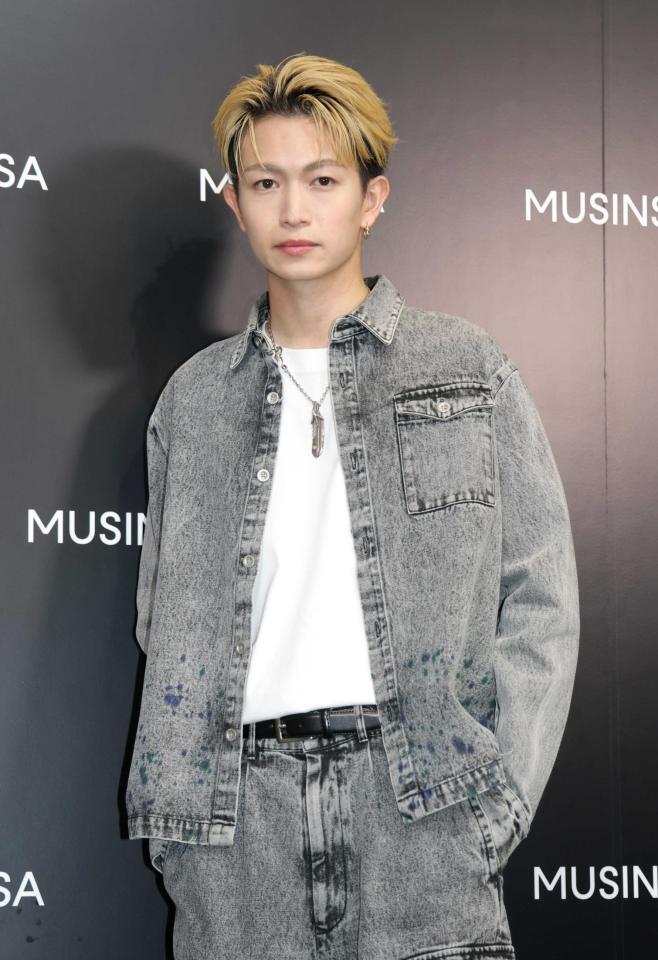 　ポップアップストアに登場した綱啓永（撮影・西岡正）