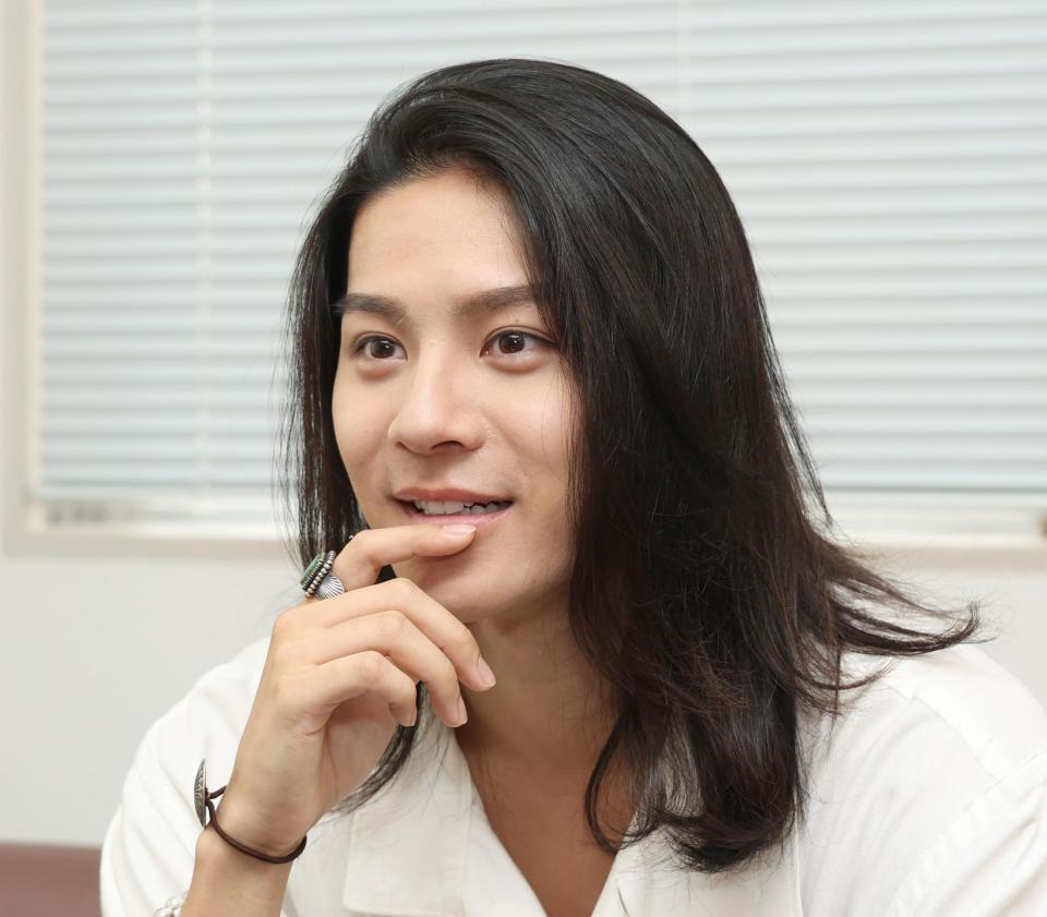 　インタビューに応じる長田光平（撮影・金田祐二）
