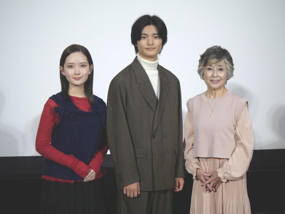 　合同取材会に出席した（左から）畑芽育、城桧吏、竹下景子