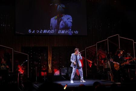 　「爆音雷舞集会（笑）～Ｆ愛上等伝説～」で熱唱する近藤真彦