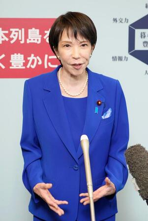 　自民党総裁選の投開票を前に取材に応じる高市早苗氏