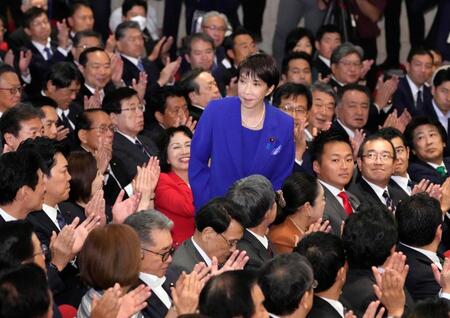【写真】決選投票で敗北直後の小泉氏 見つめる視線の先は