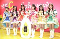 　ビタミンＣのポーズを決める超ときめき♡宣伝部の（左から）辻野かなみ、杏ジュリア、坂井仁香、小泉遥香、菅田愛貴、吉川ひより（撮影・佐々木彰尚）