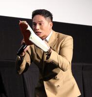 　迫真の演技を見せる市原隼人