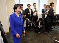 　自民党総裁選の投開票を前に取材に応じる高市早苗氏